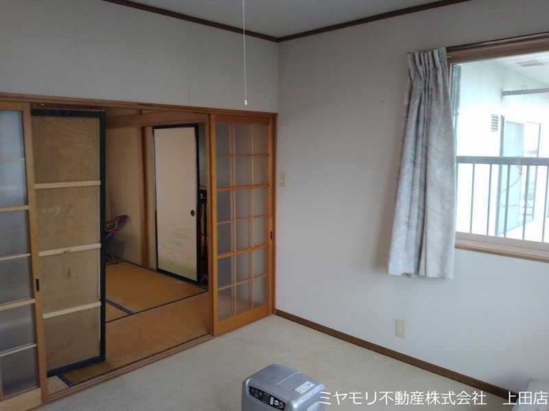 上田市塩川　中古戸建 内観写真（リビング以外の居室）