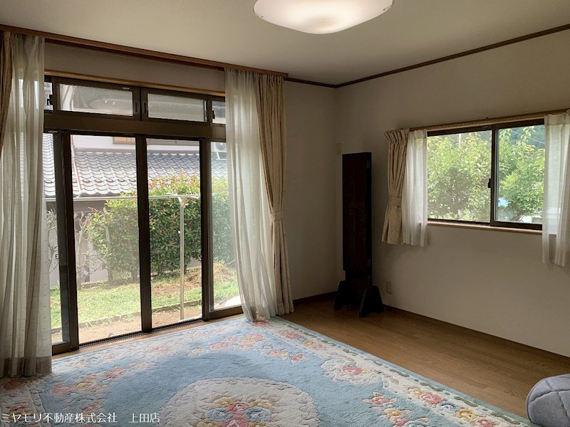 上田市下室賀　中古戸建 内観写真（リビング以外の居室）