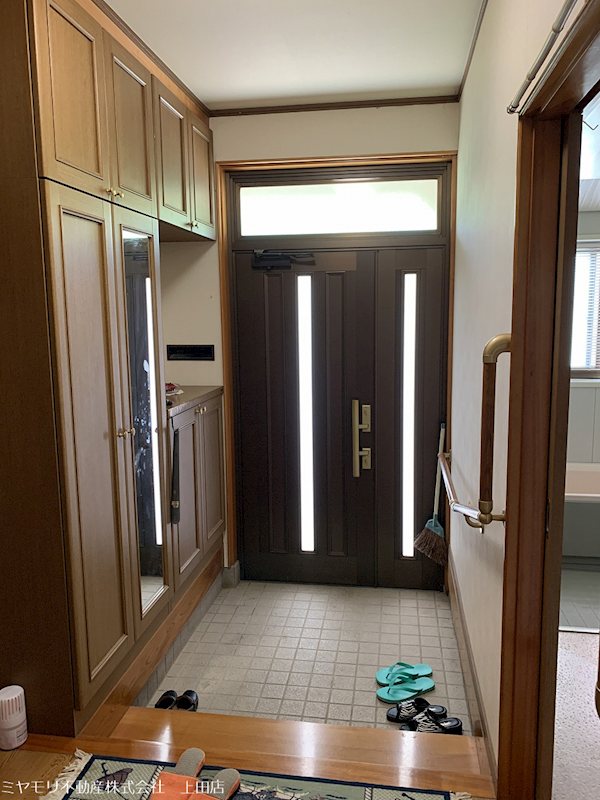 上田市下室賀　中古戸建 現地写真（玄関）