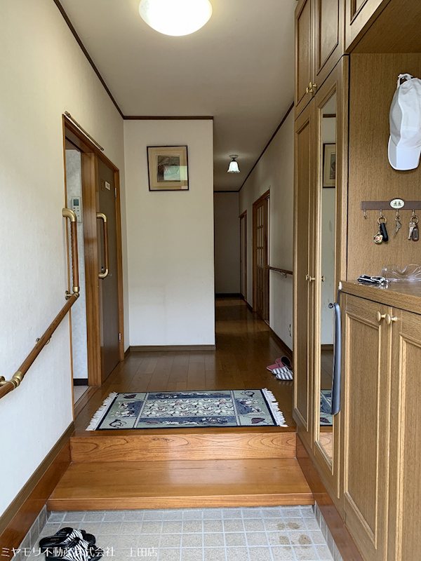 上田市下室賀　中古戸建 現地写真（玄関）