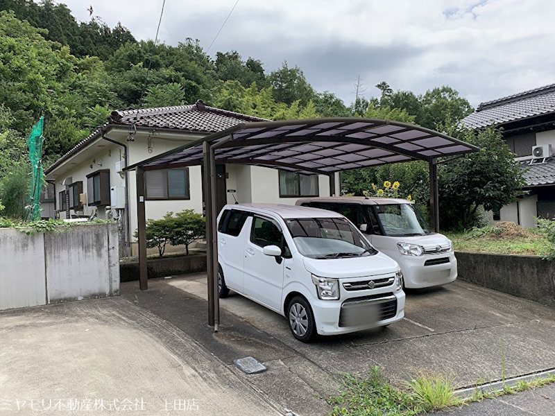 上田市下室賀　中古戸建 現地写真（駐車場）