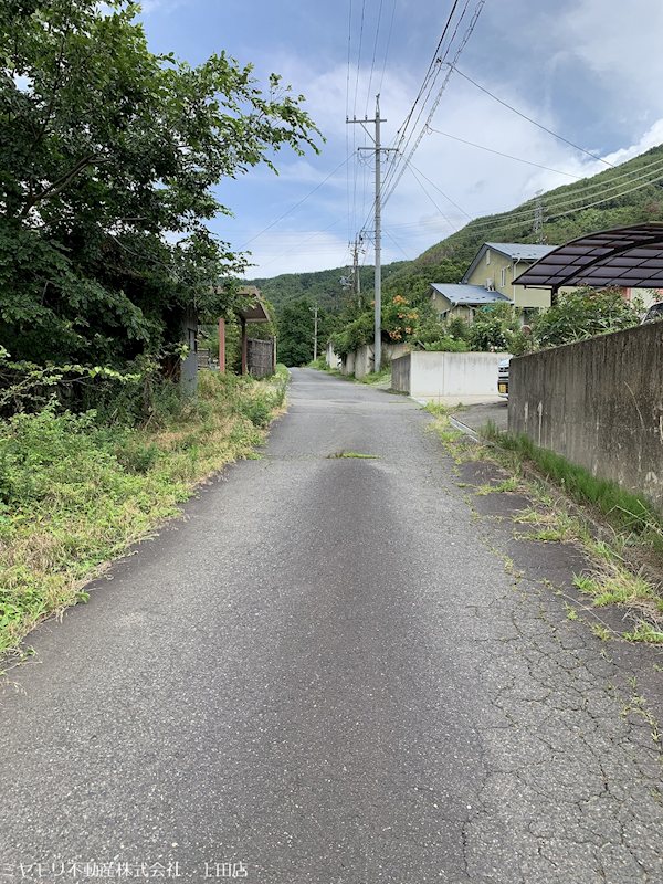 上田市下室賀　中古戸建 現地写真（前面道路含む現地写真）