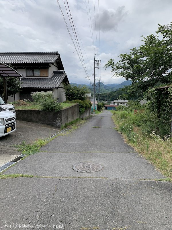 上田市下室賀　中古戸建 現地写真（前面道路含む現地写真）