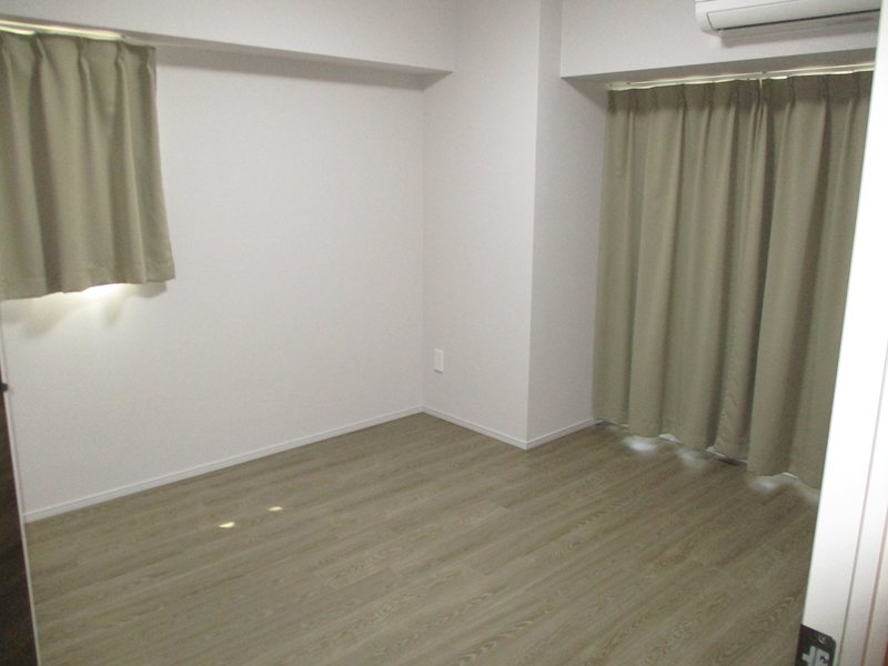 佐久市岩村田　中古マンション 内観写真（リビング以外の居室）