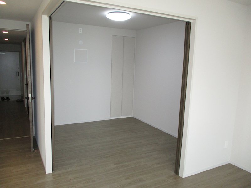 佐久市岩村田　中古マンション 内観写真（リビング以外の居室）