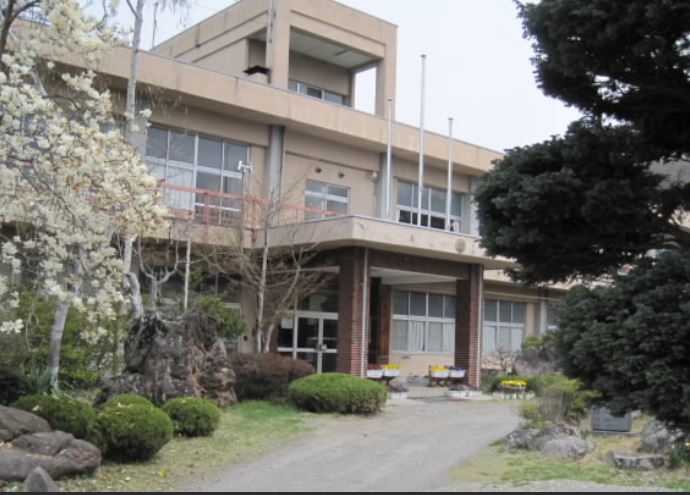 上田市芳田　土地 小学校