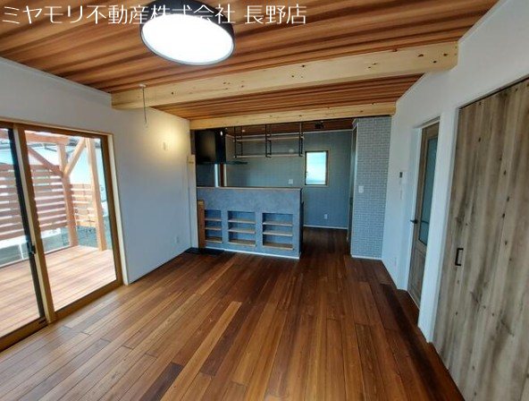 長野県須坂市米持 内観写真（リビング）