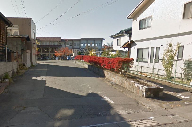 佐久市内山　中古戸建 小学校