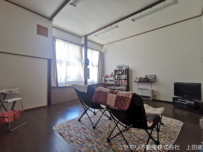 上田市国分　中古戸建 内観写真（リビング）