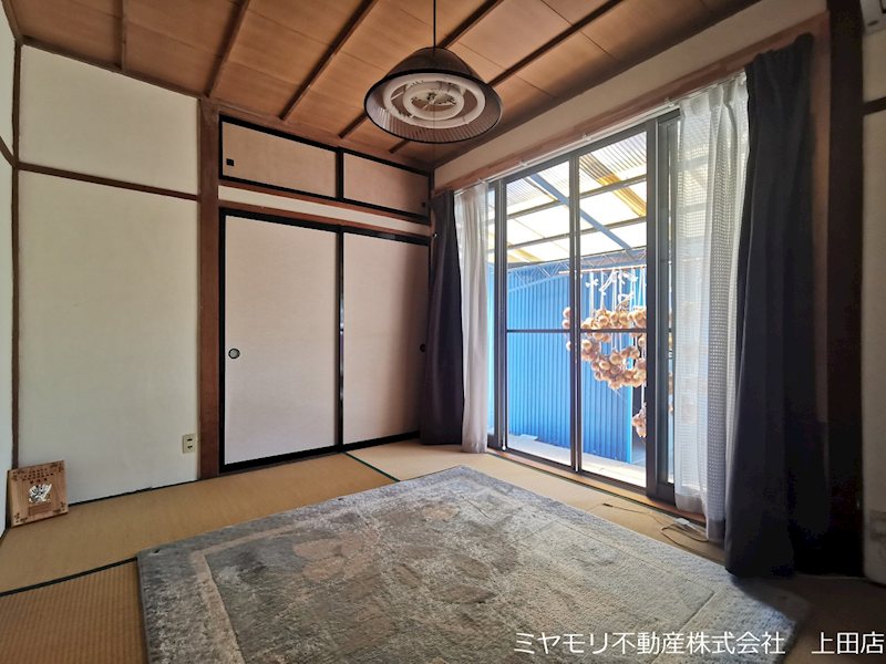 上田市国分　中古戸建 内観写真（リビング以外の居室）