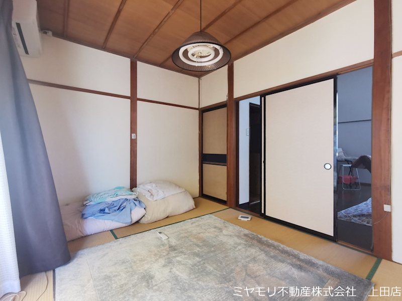 上田市国分　中古戸建 内観写真（リビング以外の居室）