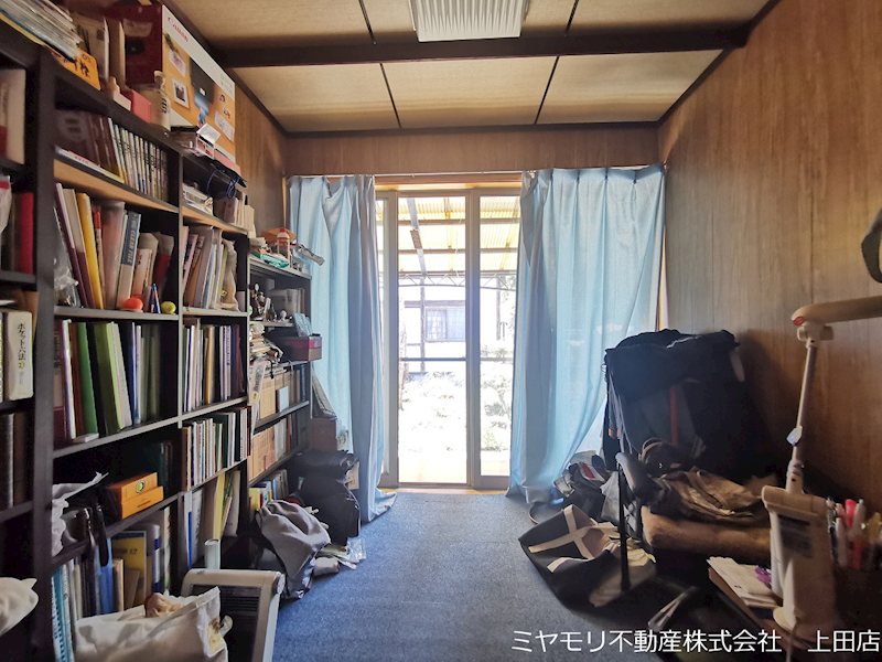 上田市国分　中古戸建 内観写真（リビング以外の居室）