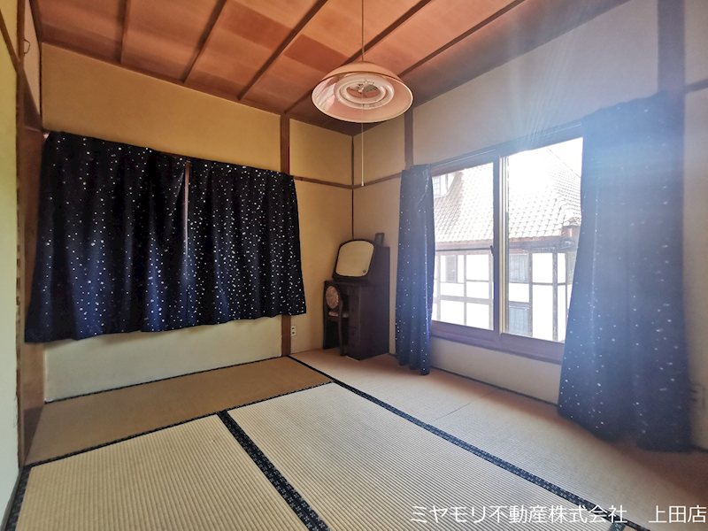 上田市国分　中古戸建 内観写真（リビング以外の居室）