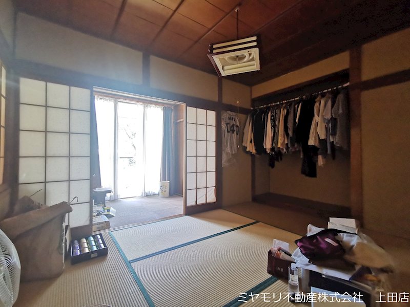 上田市国分　中古戸建 内観写真（リビング以外の居室）