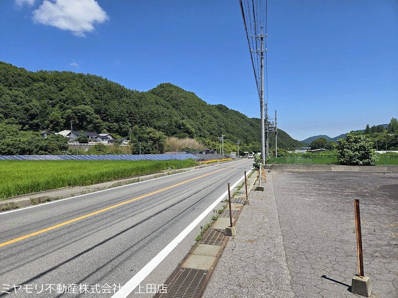 上田市西内　事業用建物 現地写真（前面道路含む現地写真）