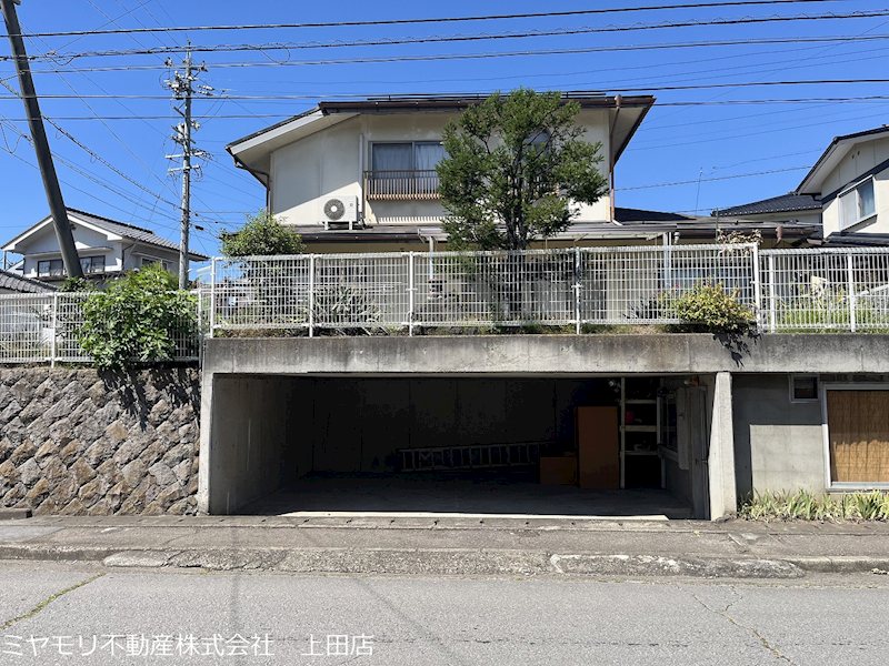東御市田中　中古戸建 現地写真（駐車場）