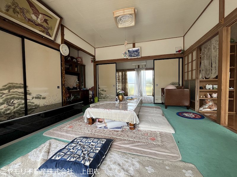 上田市藤原田　中古戸建 内観写真（リビング以外の居室）