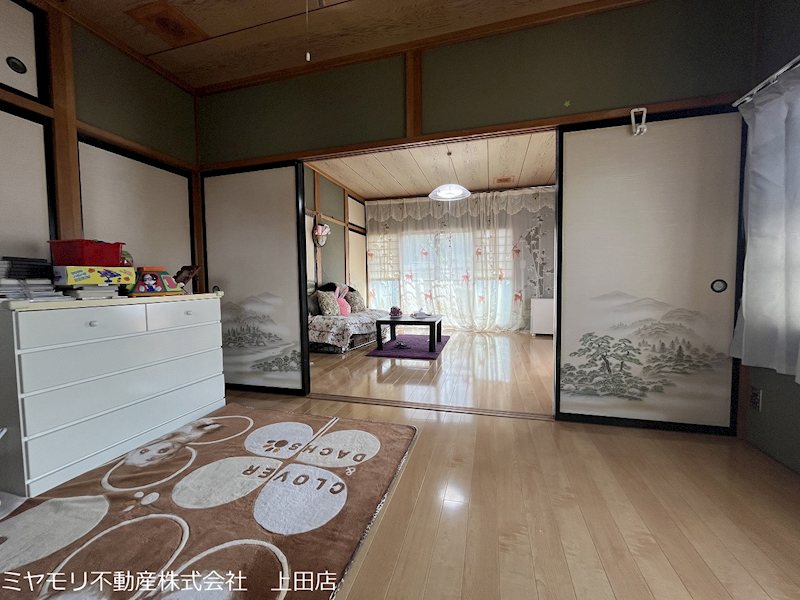 上田市藤原田　中古戸建 内観写真（リビング以外の居室）