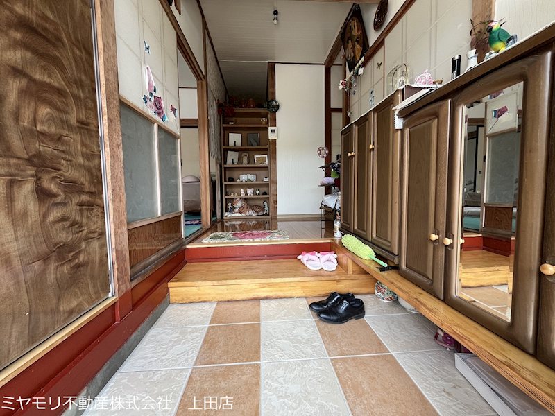 上田市藤原田　中古戸建 現地写真（玄関）