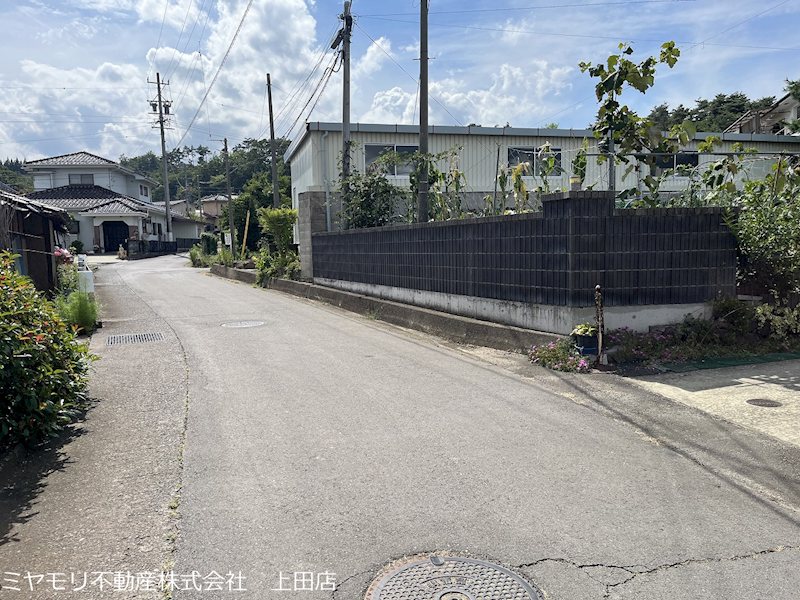 上田市藤原田　中古戸建 現地写真（前面道路含む現地写真）