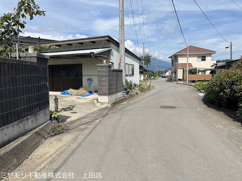 上田市藤原田　中古戸建 現地写真（前面道路含む現地写真）
