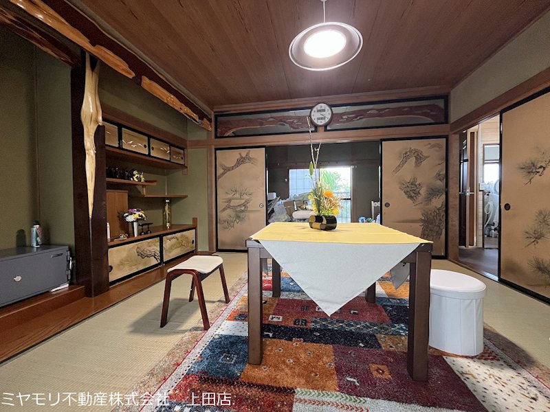 上田市塩川　中古戸建 内観写真（リビング以外の居室）