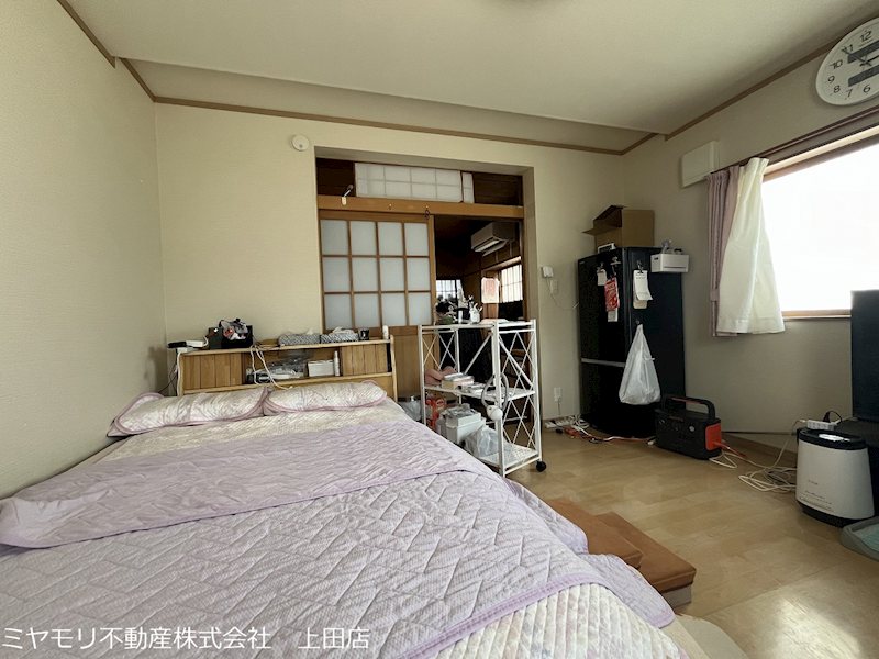 上田市塩川　中古戸建 内観写真（リビング以外の居室）