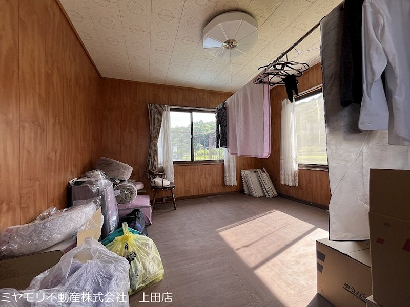 上田市塩川　中古戸建 内観写真（リビング以外の居室）