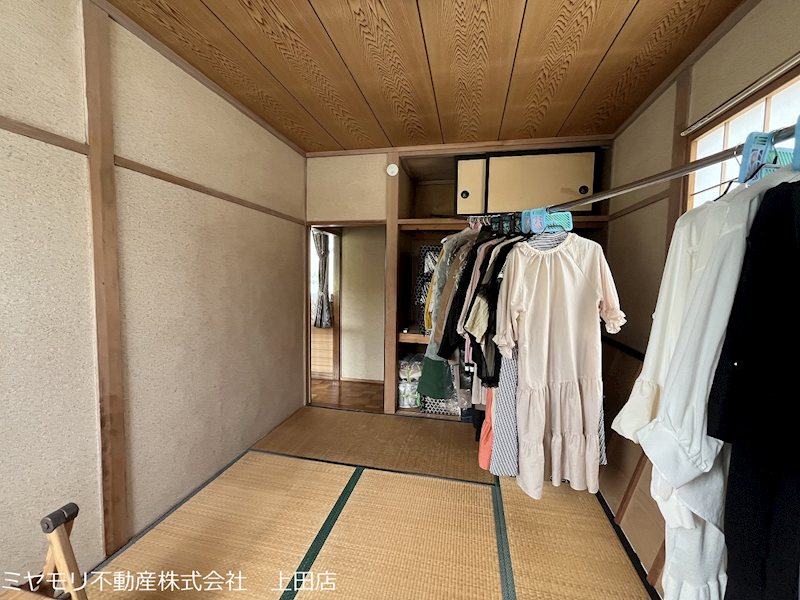 上田市塩川　中古戸建 内観写真（リビング以外の居室）
