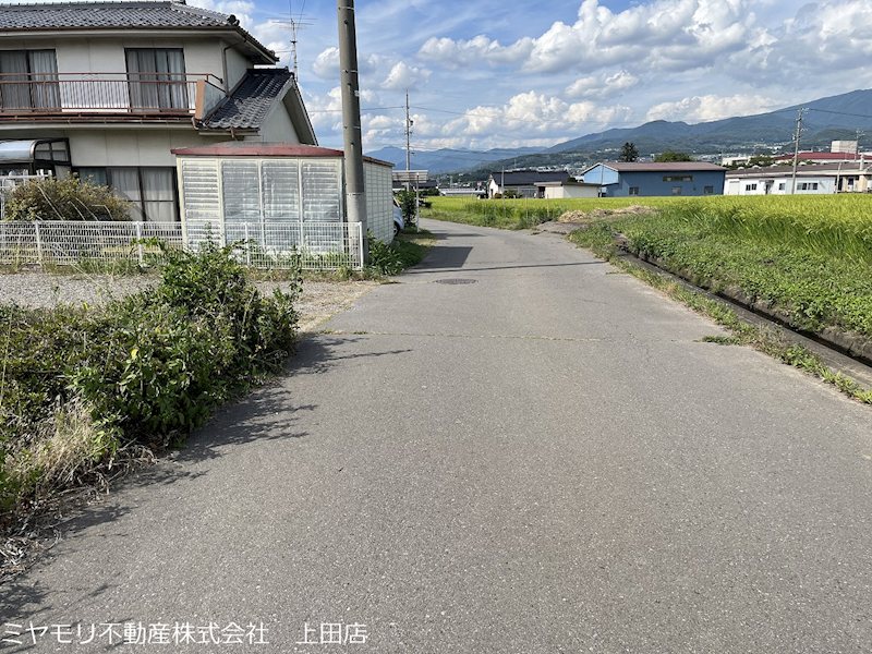 上田市塩川　中古戸建 現地写真（前面道路含む現地写真）