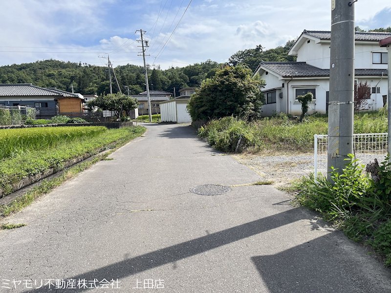上田市塩川　中古戸建 現地写真（前面道路含む現地写真）