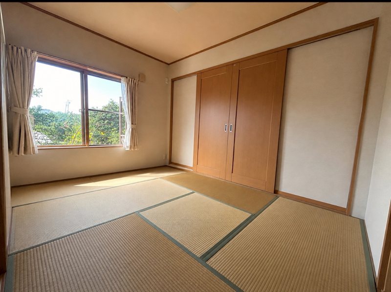 佐久市岩村田　中古戸建 内観写真（リビング以外の居室）