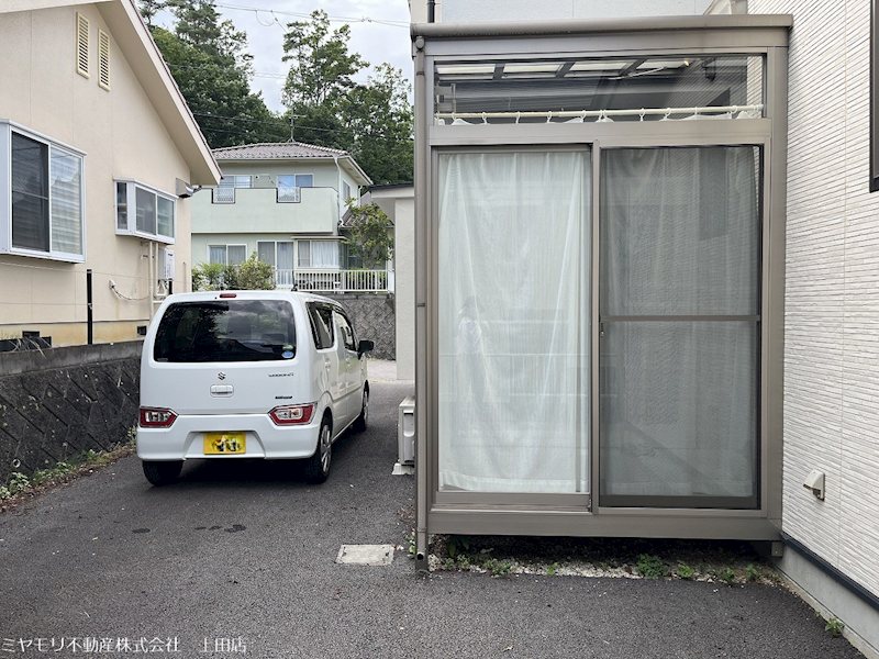 上田市手塚　中古戸建 現地写真（駐車場）