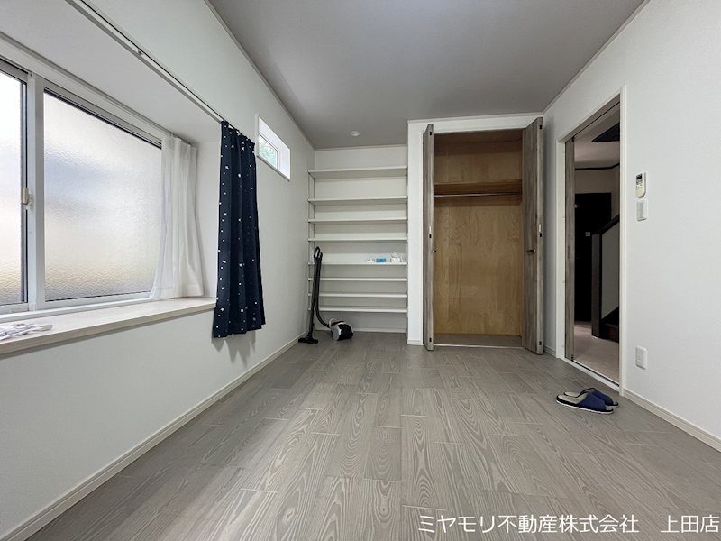 上田市手塚　中古戸建 内観写真（リビング以外の居室）