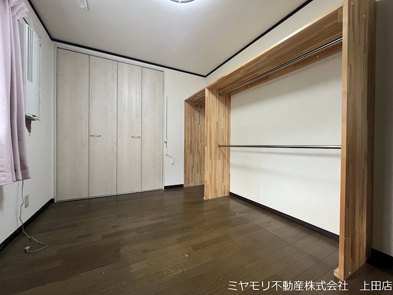 上田市手塚　中古戸建 内観写真（リビング以外の居室）