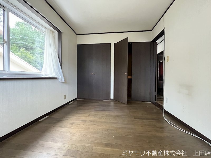 上田市手塚　中古戸建 内観写真（リビング以外の居室）