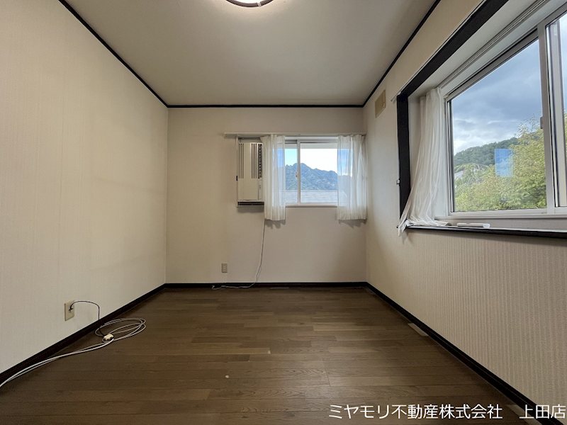 上田市手塚　中古戸建 内観写真（リビング以外の居室）