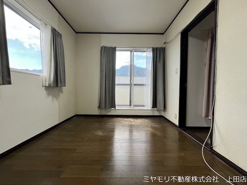 上田市手塚　中古戸建 内観写真（リビング以外の居室）