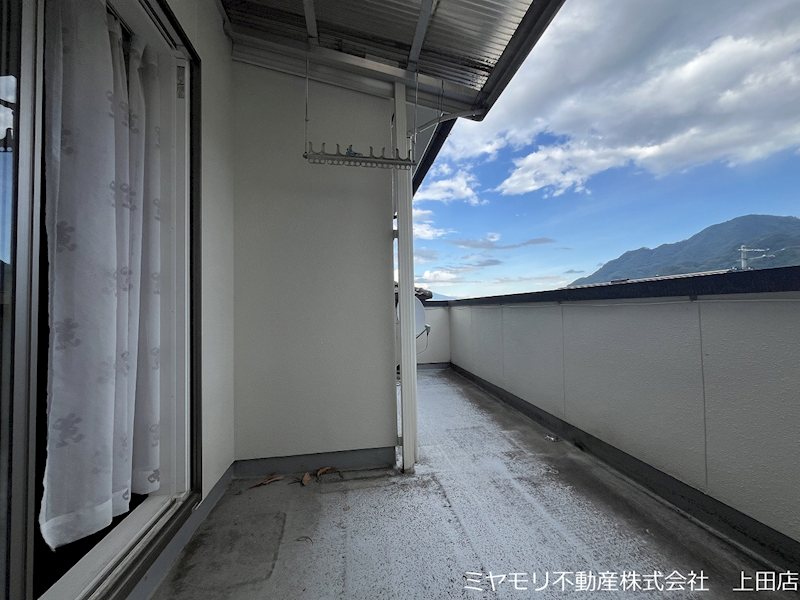 上田市手塚　中古戸建 現地写真（バルコニー）