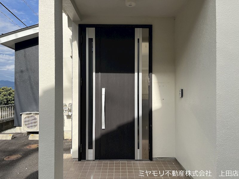上田市手塚　中古戸建 現地写真（玄関）