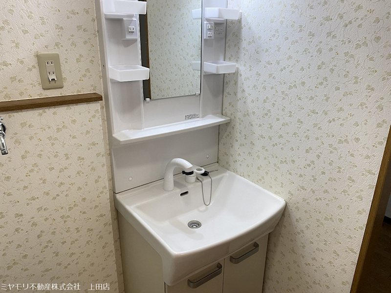 東御市加沢　収益物件 内観写真（洗面台・洗面所）