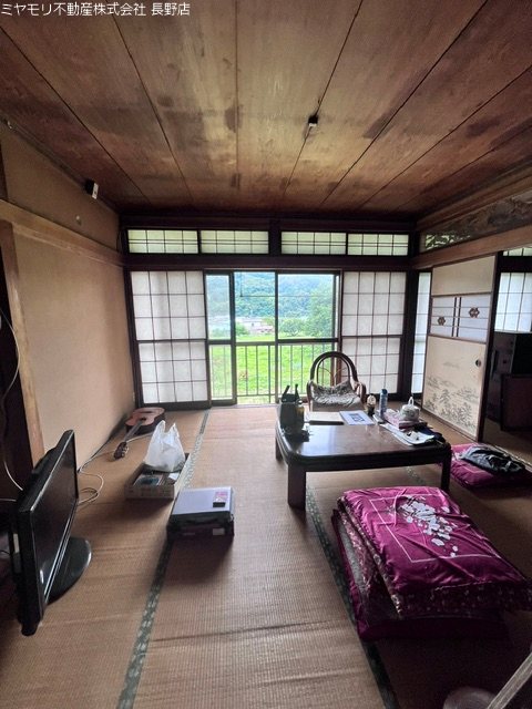 長野県長野市信州新町里穂刈 内観写真（リビング）