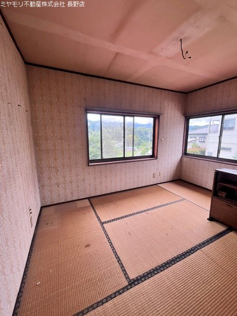 長野県長野市信州新町里穂刈 内観写真（リビング以外の居室）