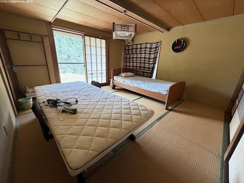 【商談中】長野市信州新町山上条　中古戸建 内観写真（寝室）