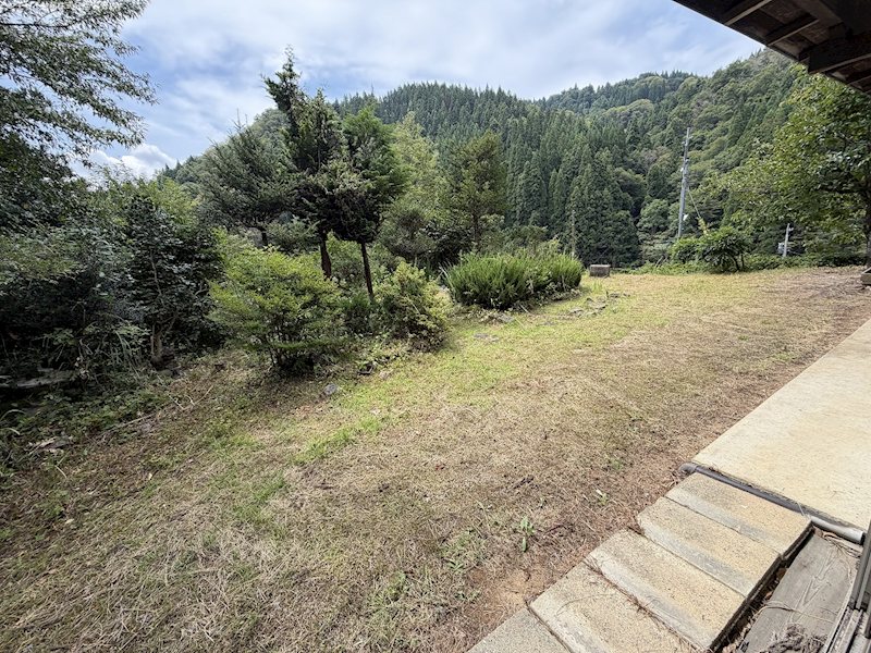 【商談中】長野市信州新町山上条　中古戸建 現地写真（庭）