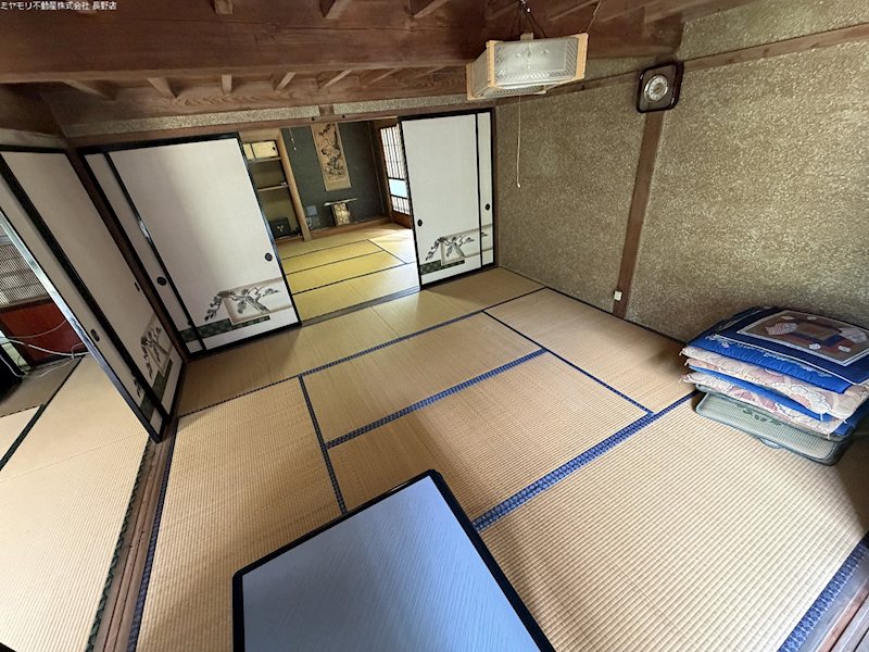 【商談中】長野市信州新町山上条　中古戸建 内観写真（リビング以外の居室）
