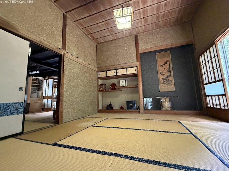【商談中】長野市信州新町山上条　中古戸建 内観写真（リビング以外の居室）