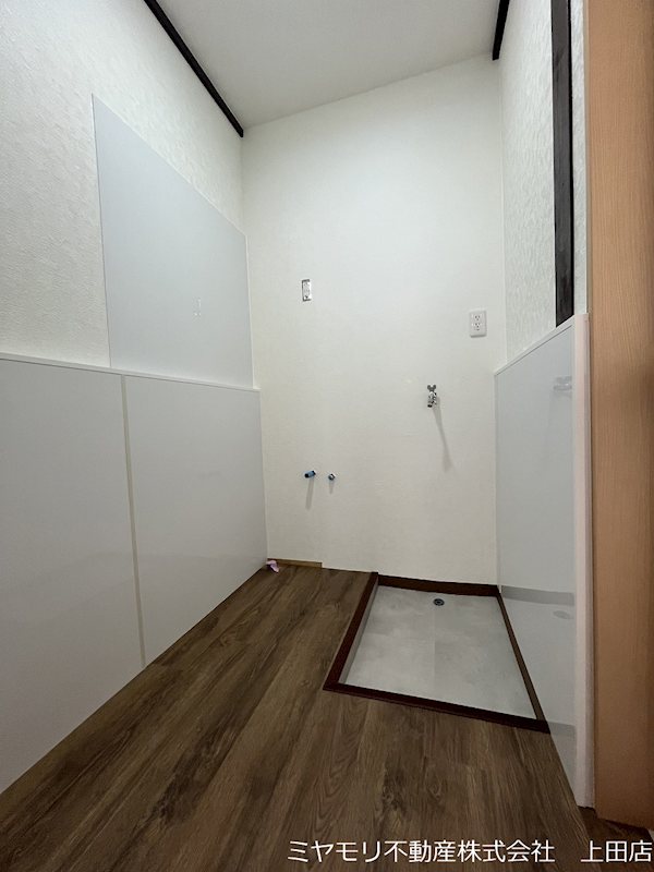 上田市諏訪形　中古戸建 内観写真（洗面台・洗面所）