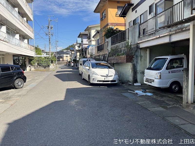 上田市諏訪形　中古戸建 現地写真（前面道路含む現地写真）