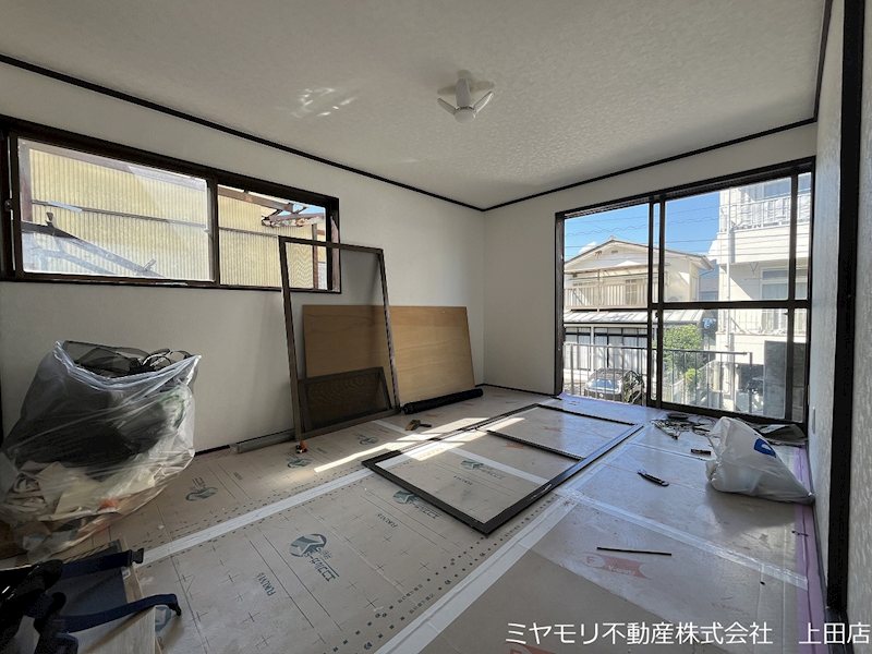 上田市諏訪形　中古戸建 内観写真（リビング以外の居室）
